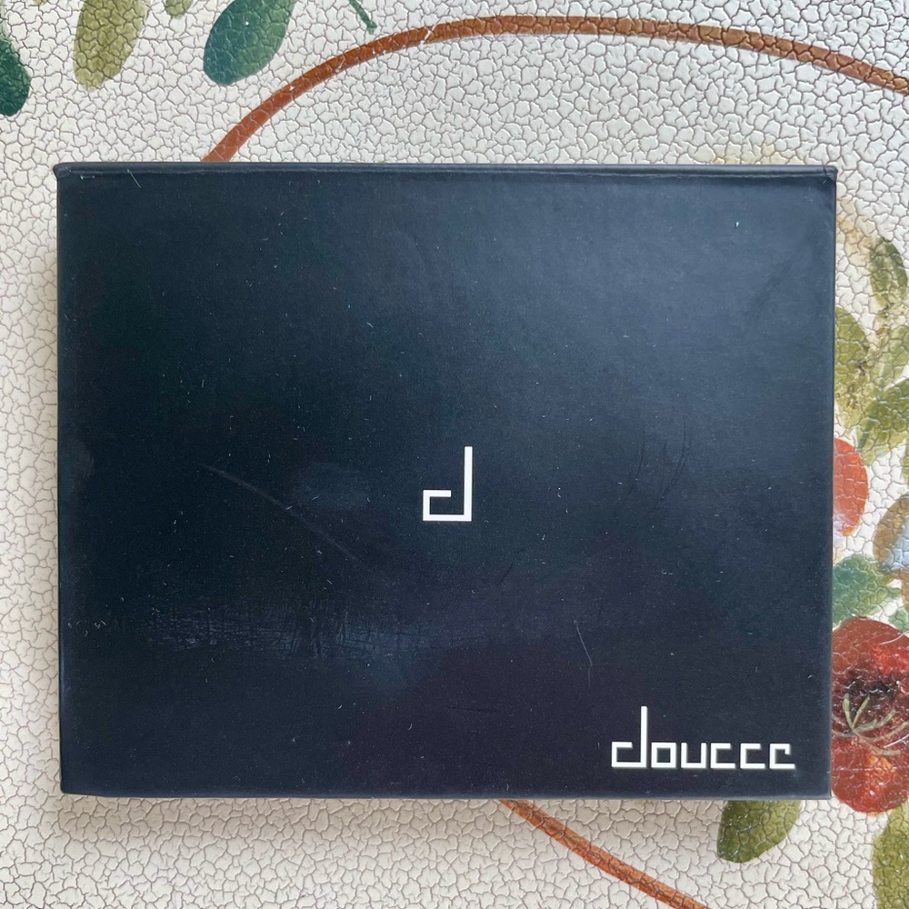 Doucce On The Go Palette 4 Eyeshadows; 1 Highlighter; 1 Blush - Picture 4 of 5